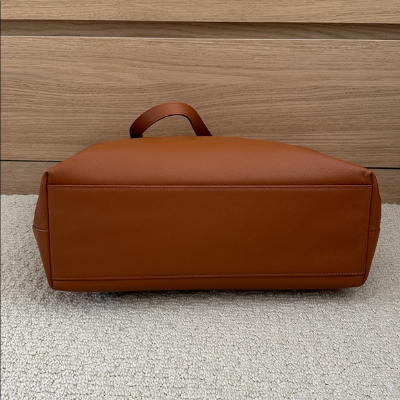 Quinn’s classic Italian leather tote, cognac, EUC - Picture 2 of 3